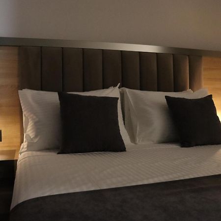 Orion Aparthotel Jerevan Exteriör bild