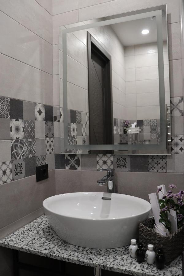 Orion Aparthotel Jerevan Exteriör bild