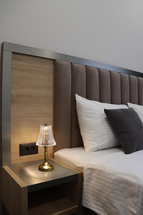 Orion Aparthotel Jerevan Exteriör bild