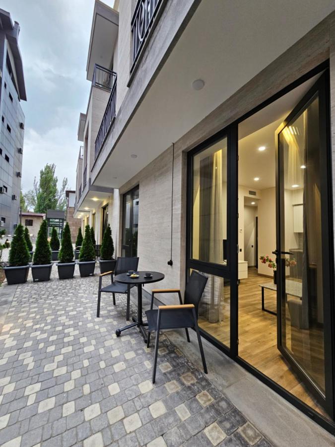 Orion Aparthotel Jerevan Exteriör bild
