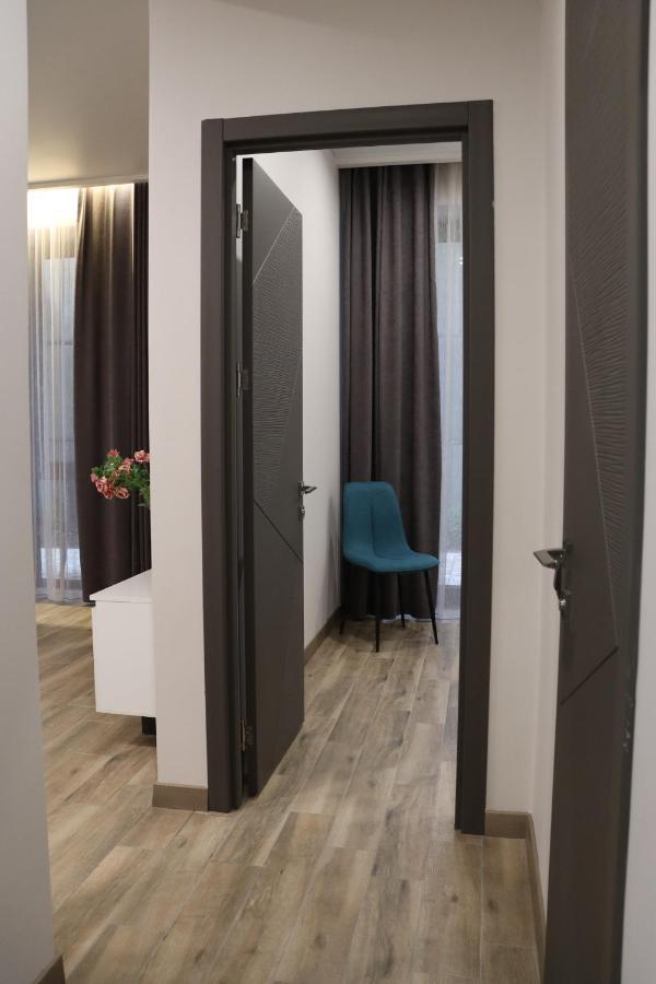 Orion Aparthotel Jerevan Exteriör bild
