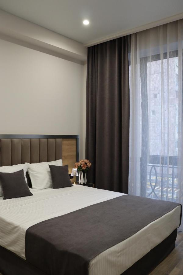Orion Aparthotel Jerevan Exteriör bild