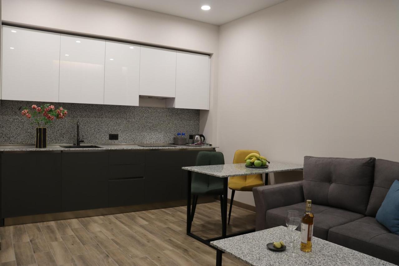Orion Aparthotel Jerevan Exteriör bild