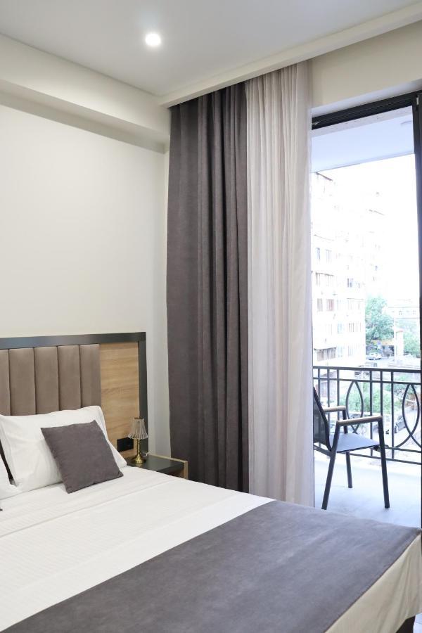 Orion Aparthotel Jerevan Exteriör bild