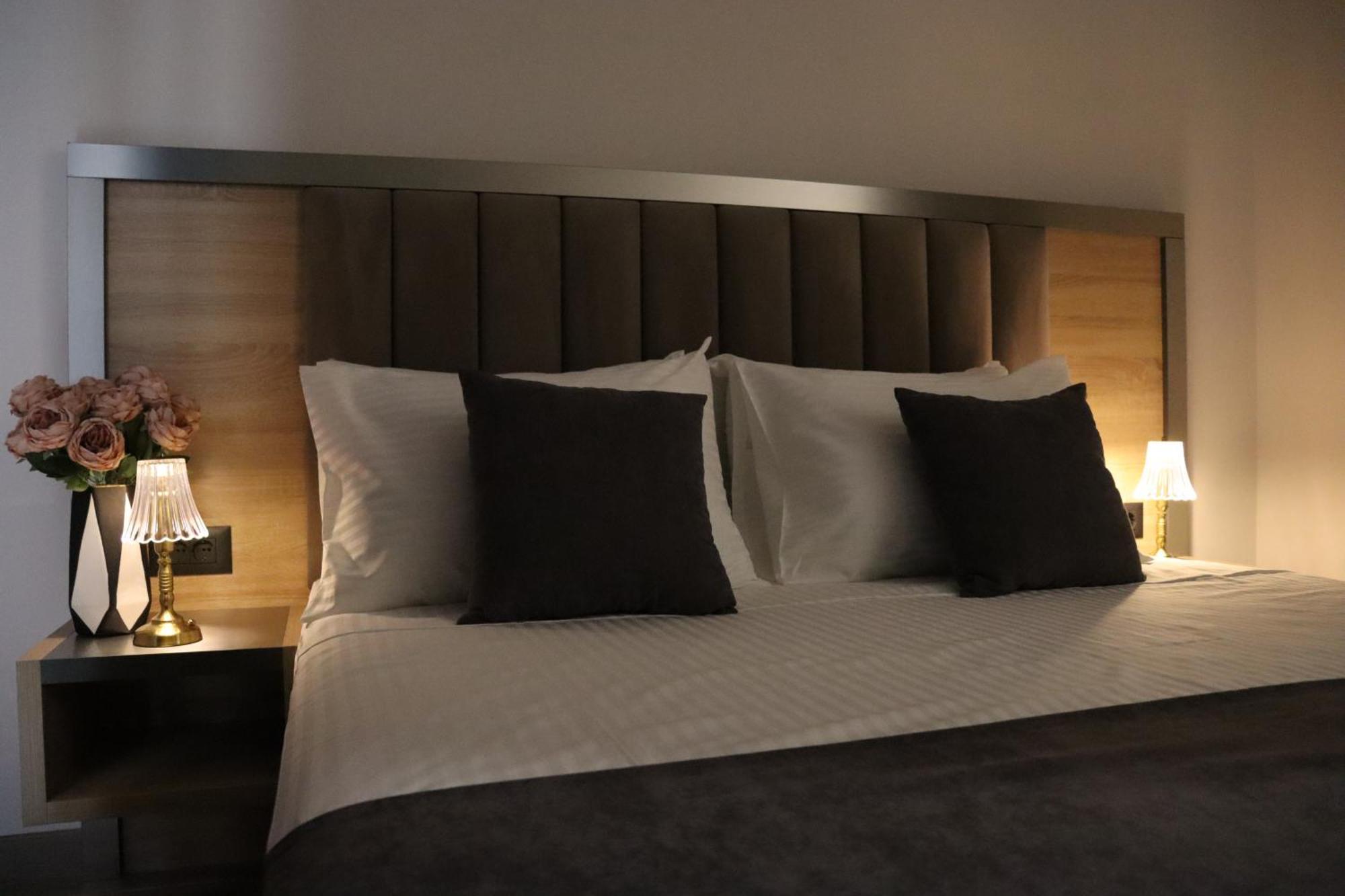 Orion Aparthotel Jerevan Exteriör bild